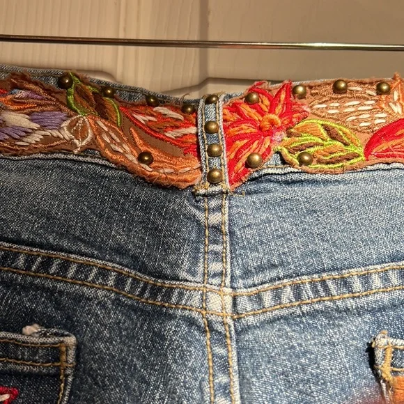 VTG Basil and Maude Embroidered Studded Jeans EC - Picture 9 of 13